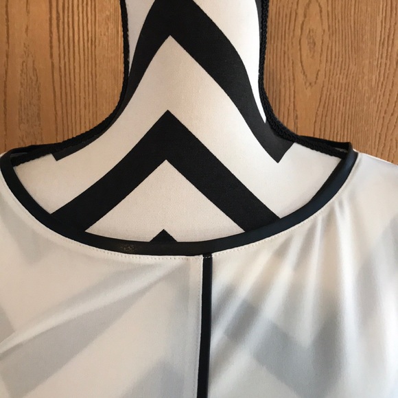 Calvin Klein - Picture 3 of 6